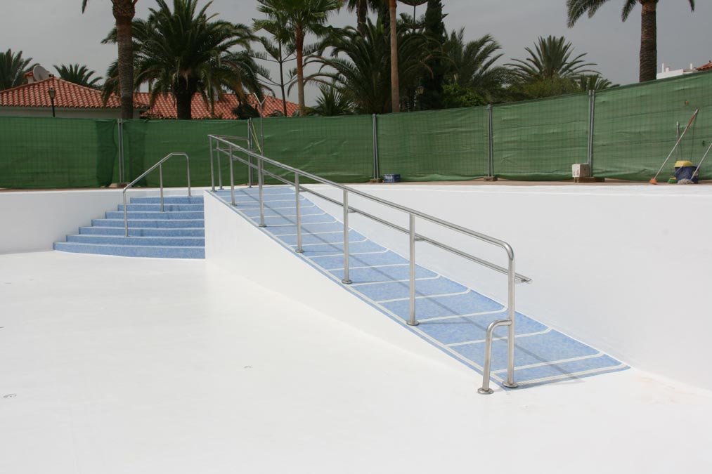 Resultado escaleras y rampa piscina